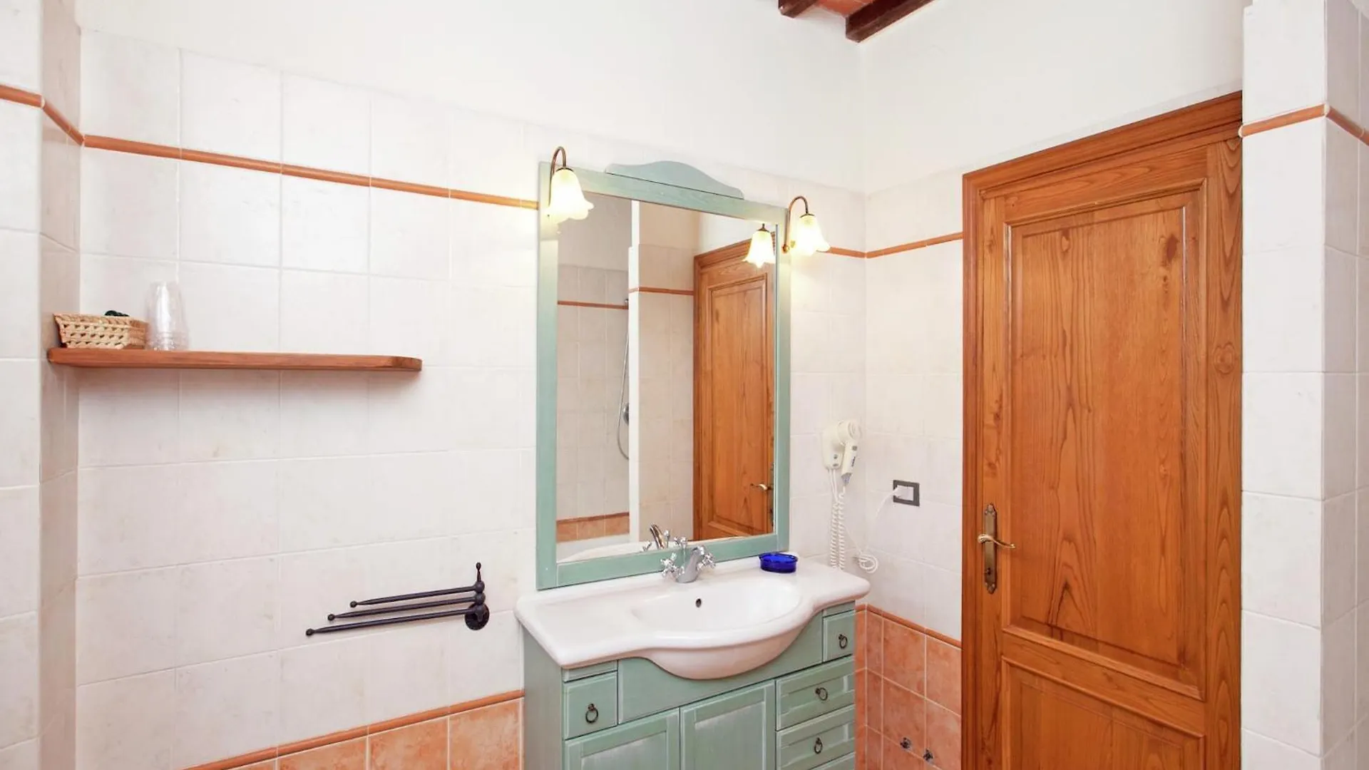 Authentic Holiday Home In Bucine With Swimming Pool Ambra