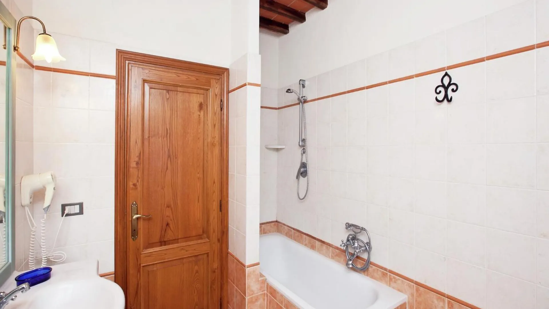 Authentic Holiday Home In Bucine With Swimming Pool Ambra