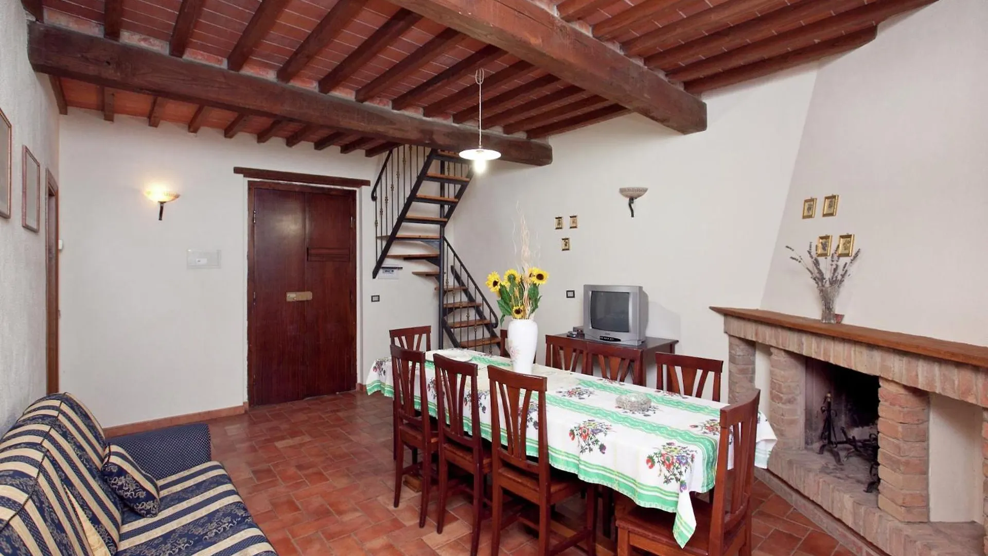 Authentic Holiday Home In Bucine With Swimming Pool Ambra